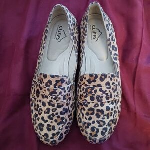 NWOT Cliffs by WHITE MOUNTAIN Leopard Print Flats